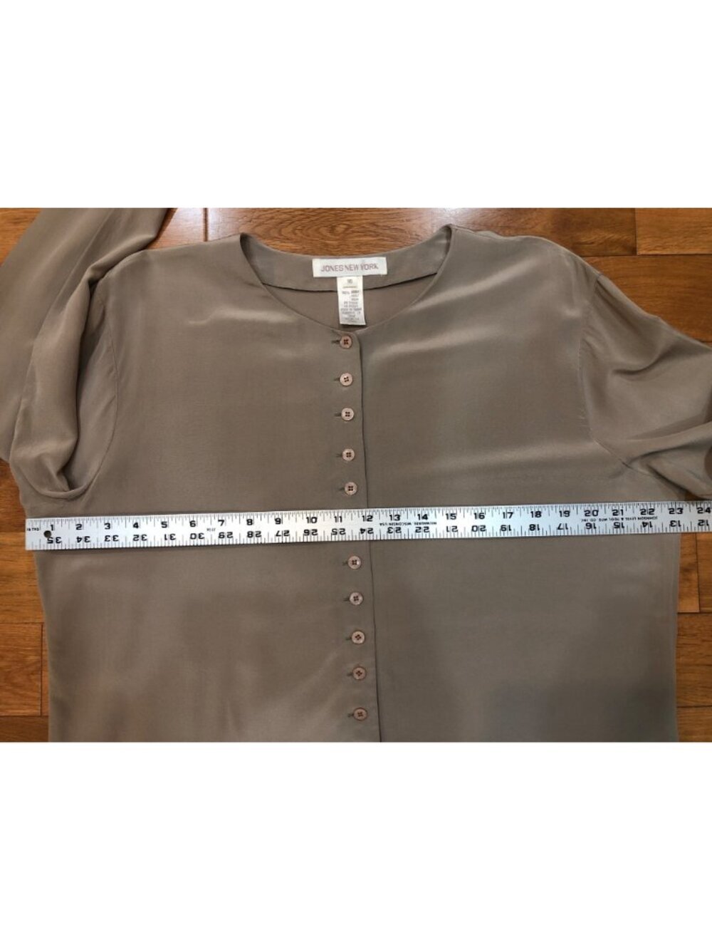 Jones New York Silk Button Front Beige Blouse Size 16 Polished Professional Luxe - Picture 7 of 9